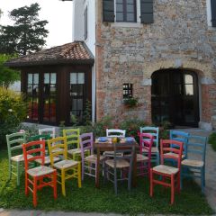Set Lisa Tavolo Noce + 4 Sedie colorate impagliate in legno per casa, ristoranti, pizzerie, comunità e bar